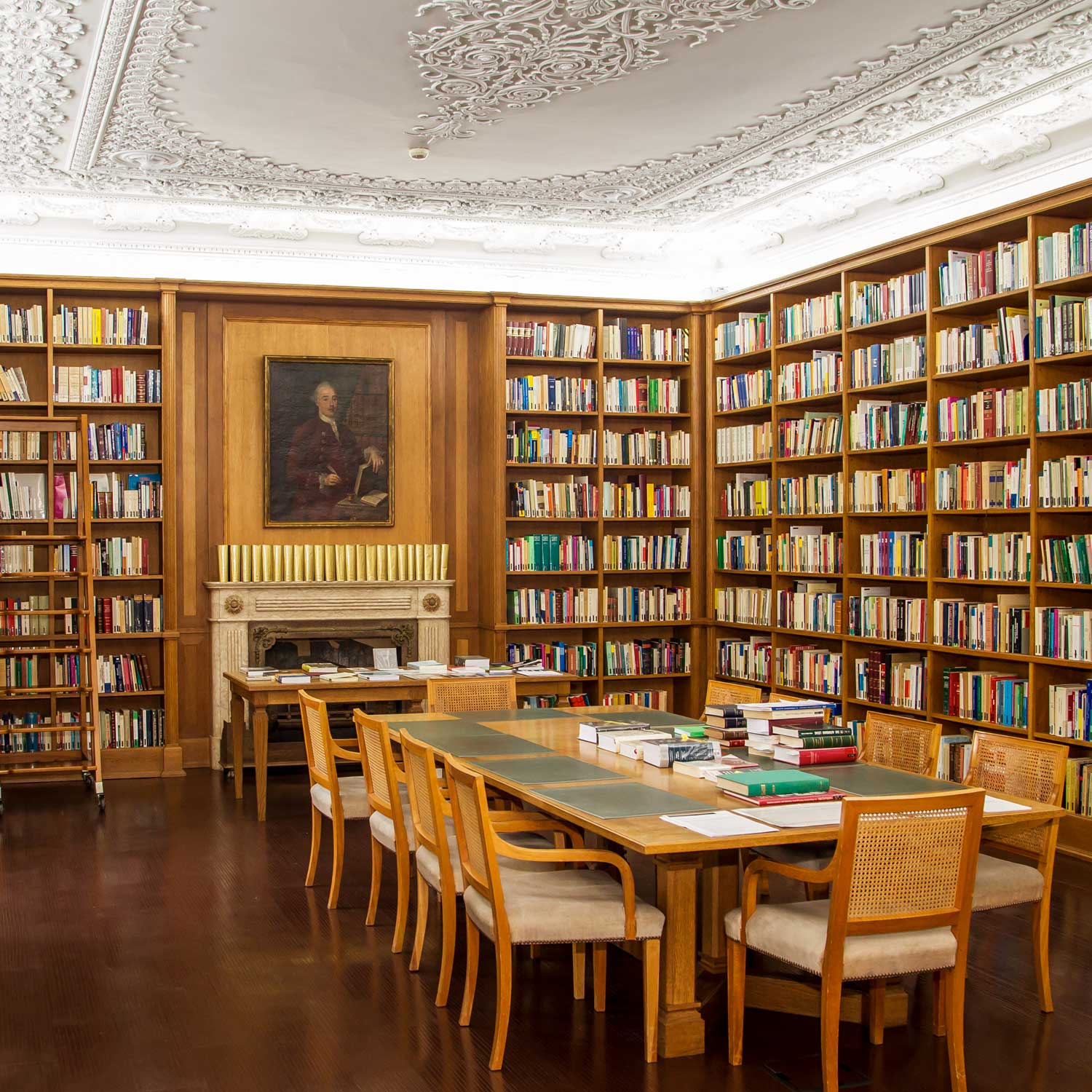 Fotografia da biblioteca no Tribunal Constitucional