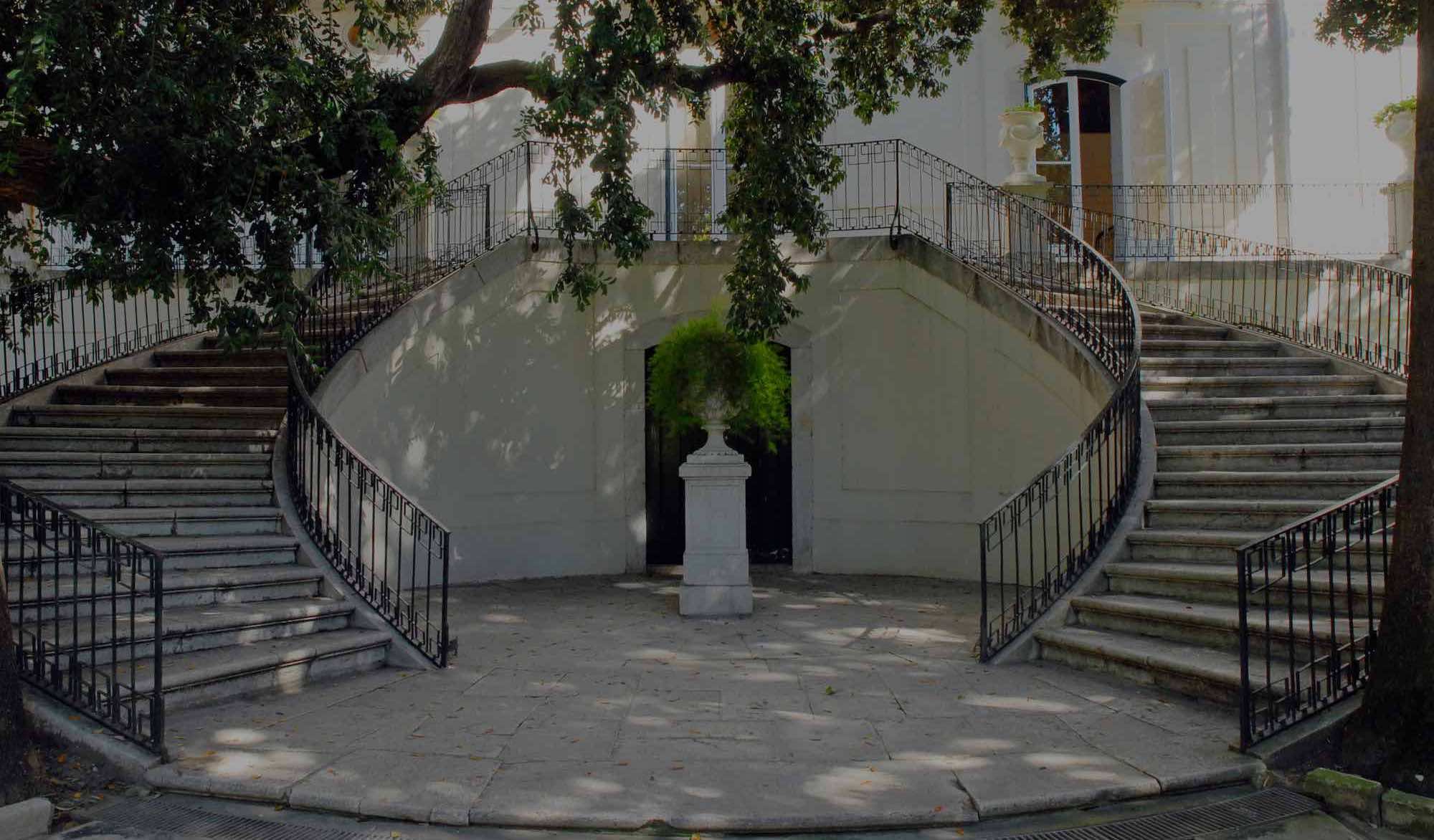 imagem da escada que dá acesso aos jardins do Tribunal Constitucional